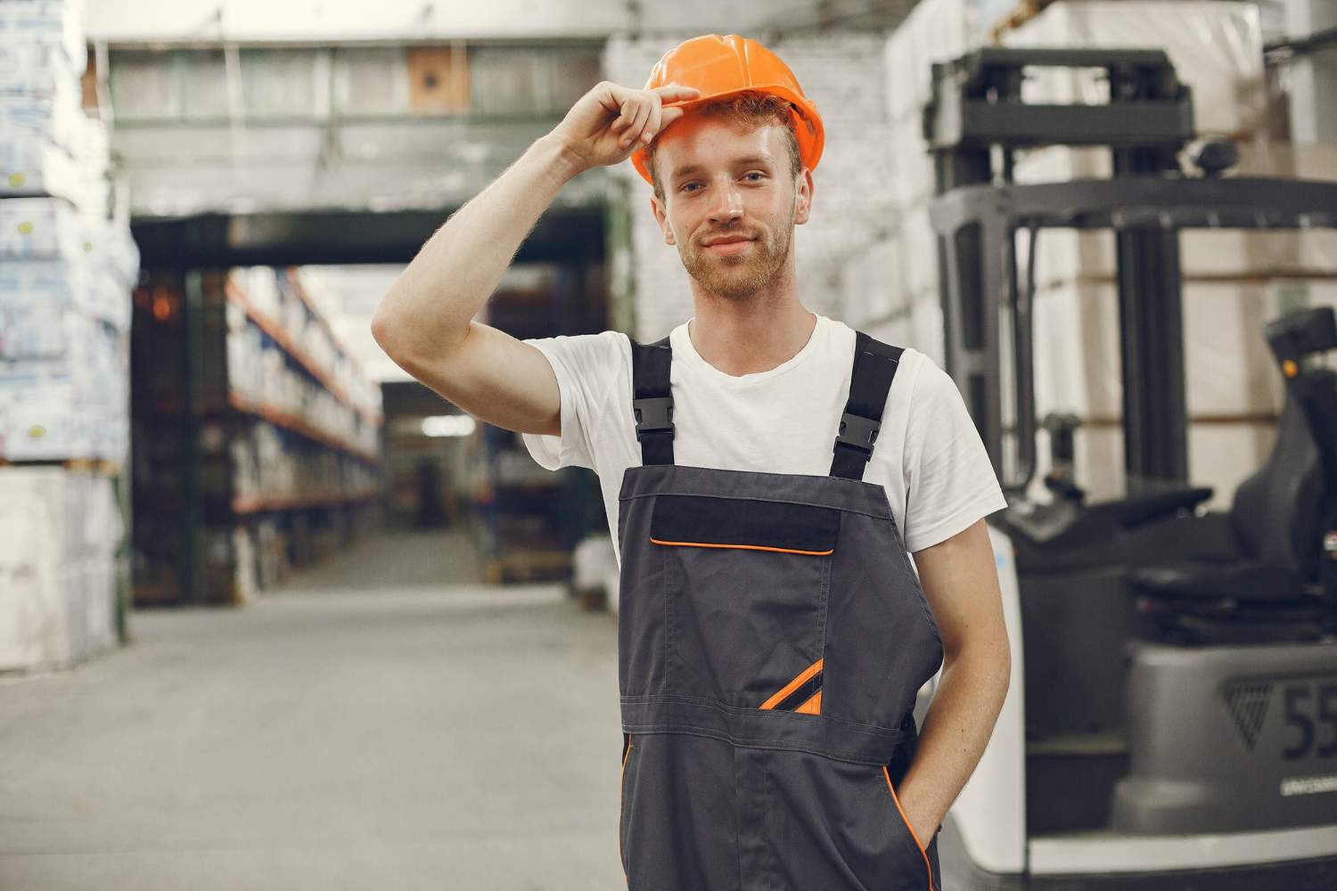 Vestuario laboral bordado para la construcción en Madrid